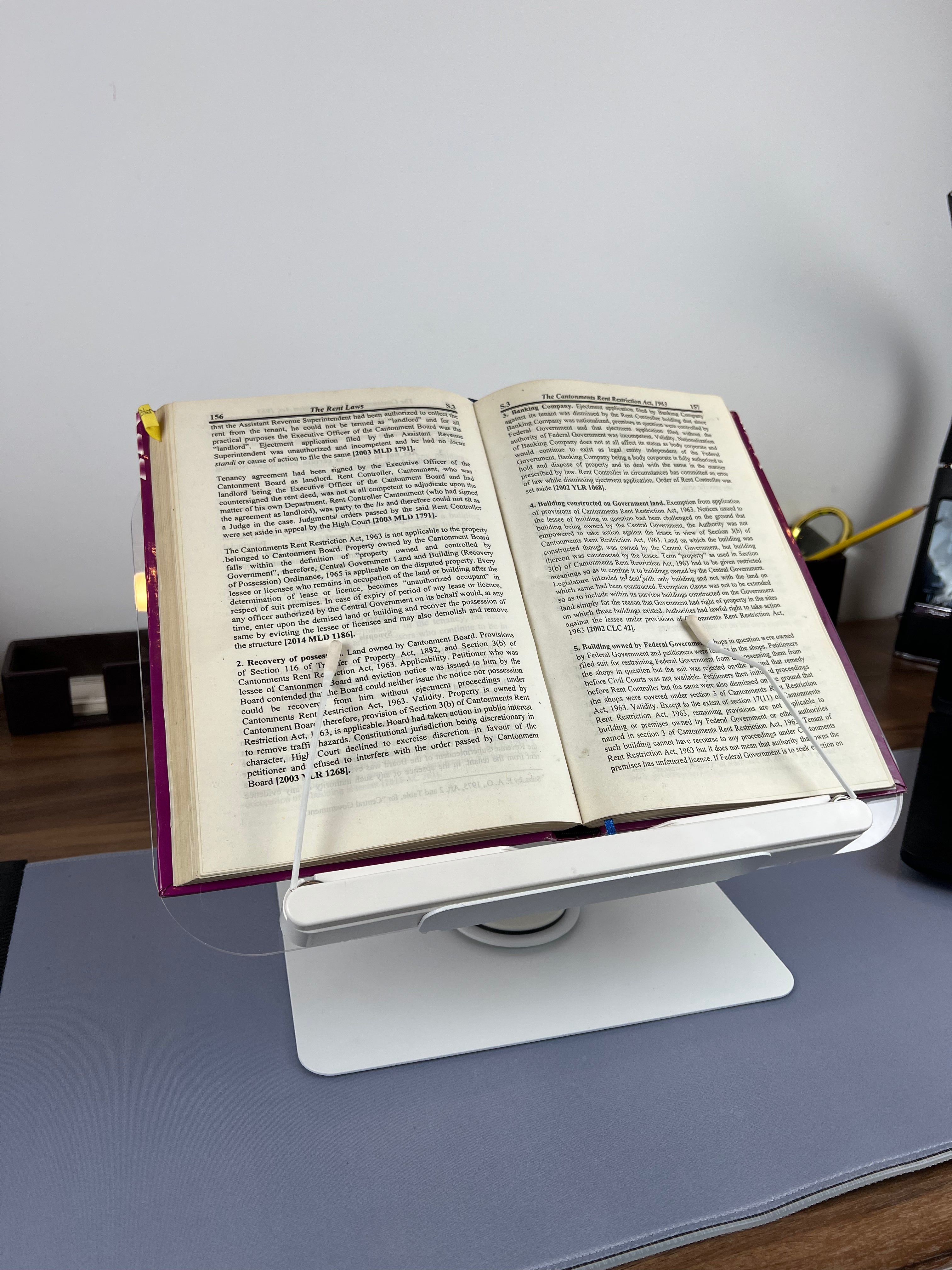 Transparent Book Reading Stand