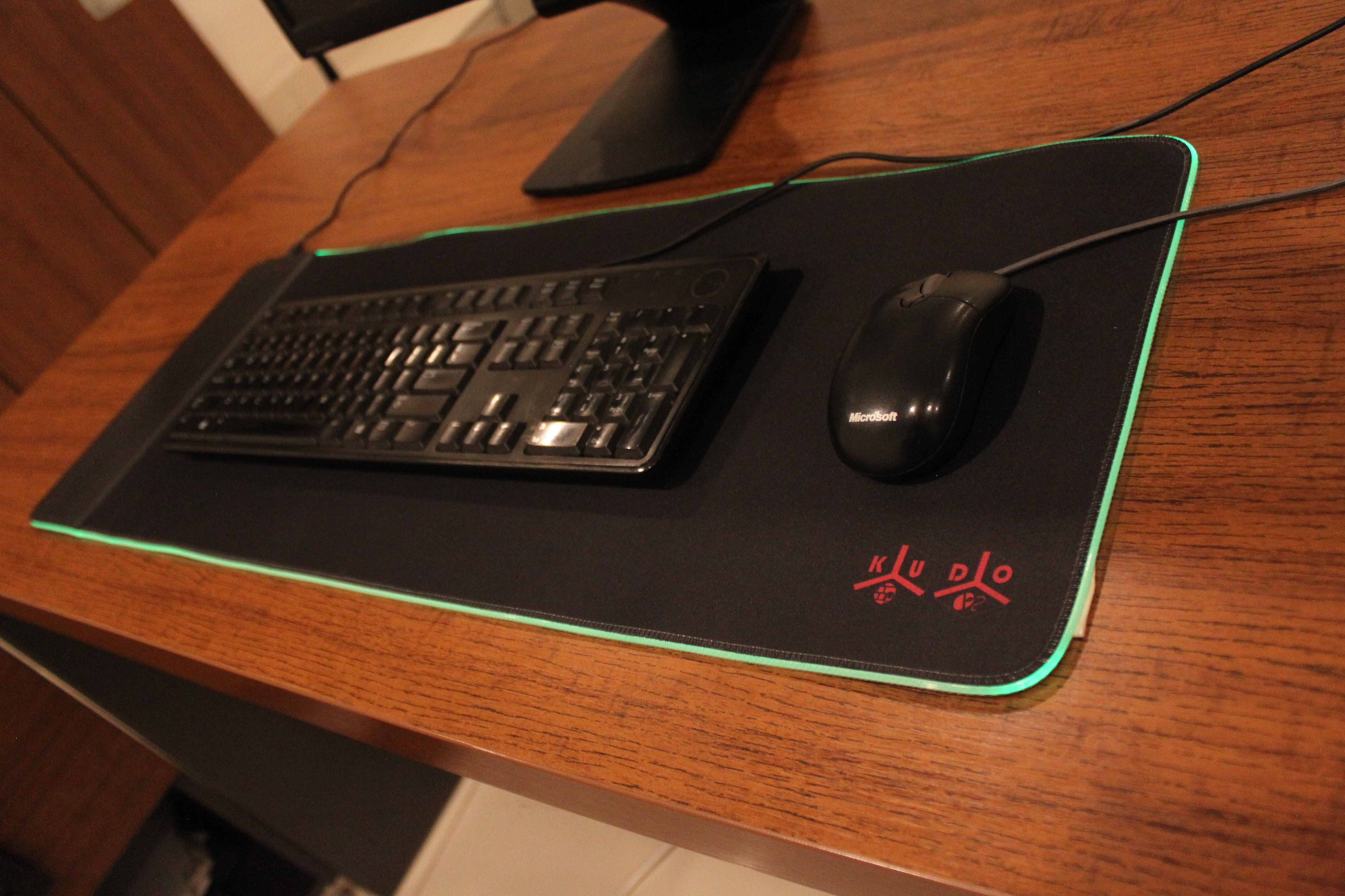 Kudo's Smart Wireless Charging RGB Desk Mat