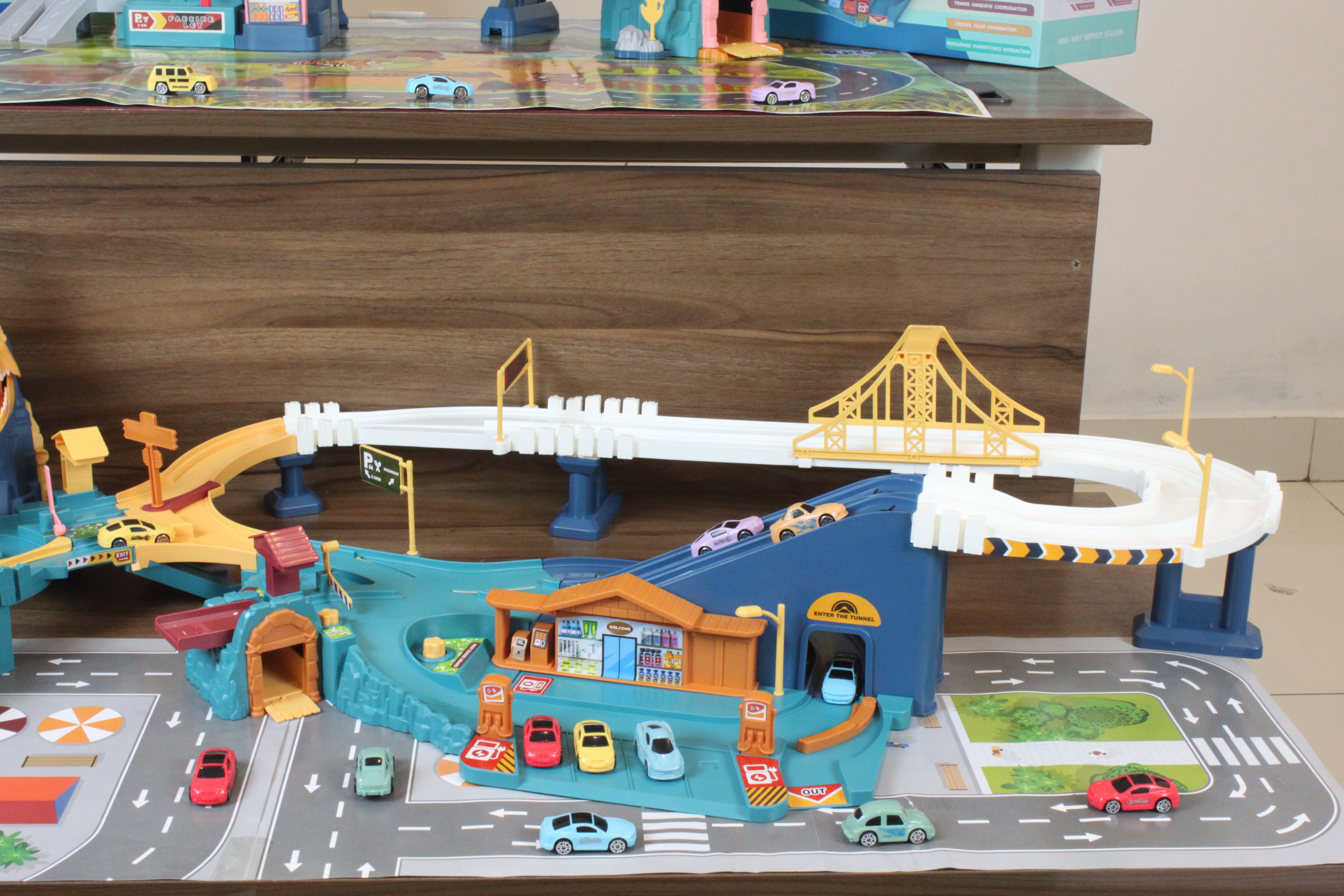 City Service Station - Car Race Track Toy Set